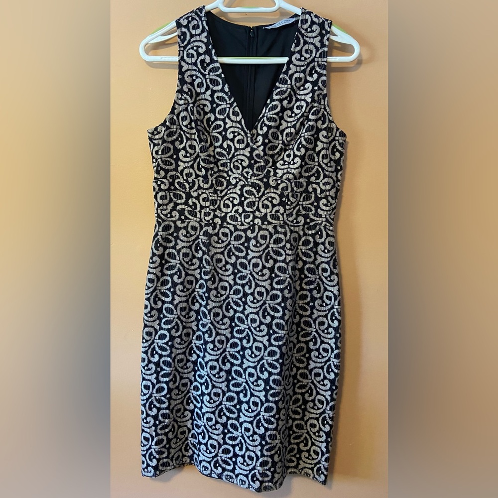 Marc New York Andrew Marc black and tan lace sleeveless V-neck sheath dress